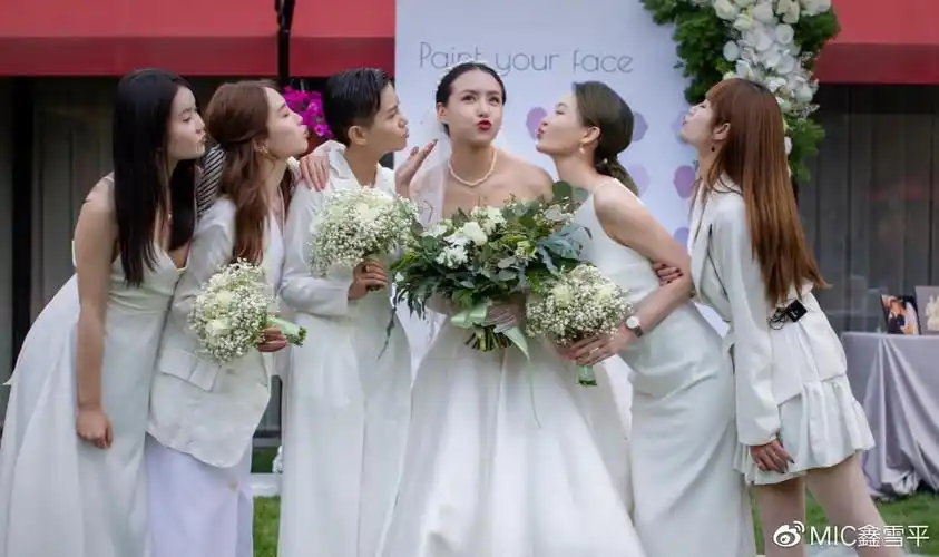 喻佳丽婚礼现场照曝光李斯丹妮缺席11届快女重聚爷青回