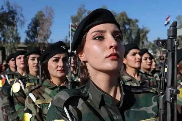 烈焰红唇的库尔德军校女学员,在中东她们是最为恐惧的存在