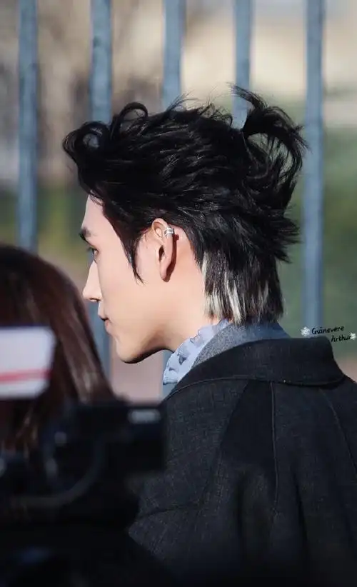 陈飞宇狼尾金色挑染##陈飞宇背头侧颜鲨##陈飞宇巴黎在逃王子