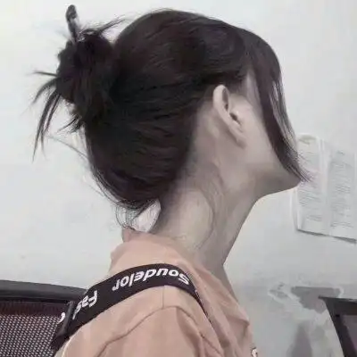 清纯女生丸子头微信头像