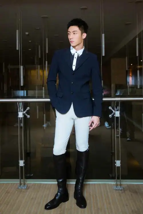 黄景瑜#变身优雅骑士亮相浪琴国际马术会