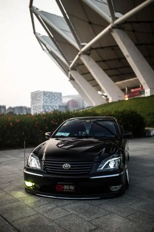 改完还原几经周折,丰田12代皇冠帅气vip姿态归来!