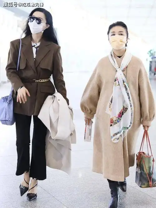 范冰冰给妈妈过生日晒照片,67岁母亲颜值不输明星女儿,两人不像母女像