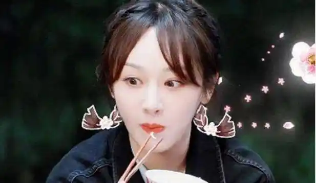 耿直男孩儿张艺兴!