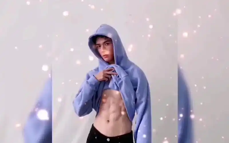 龚俊210311独家腹肌视频我的同事是明星啊