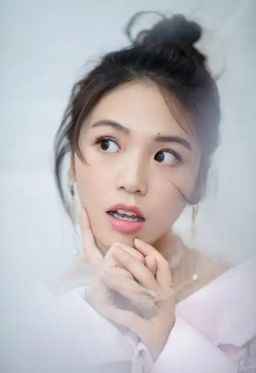 黄英清新甜美写真图片18