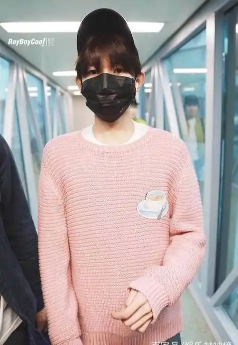 王俊凯写真花絮简直日漫美少年,没想到王源走成熟路线居然这么帅_身材