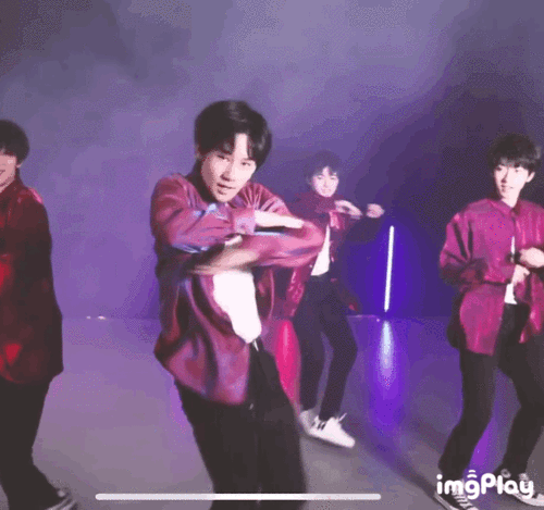 经历过台风十子十二子时期,看节目发现了宋亚轩然后了解了时代少年团