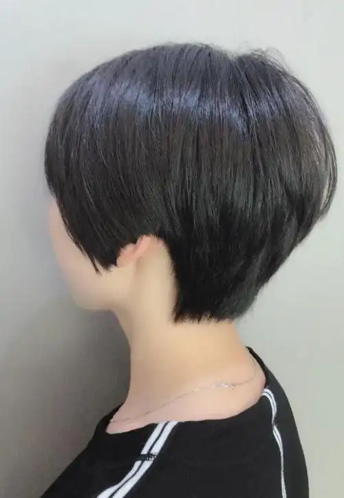 时尚女短发盖盖头