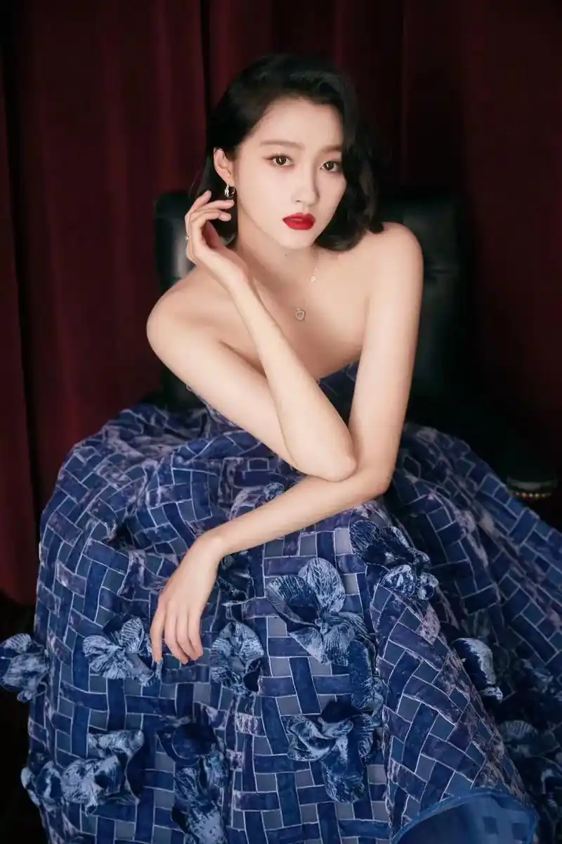 "关晓彤礼服,炫酷电影金鸡奖全场!关晓彤∣第36届中国电影金 - 抖音