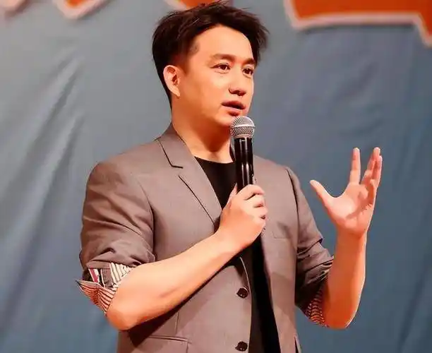 你没听错,就是那个以勤奋著称,博学多才的黄磊老师哦!这消息