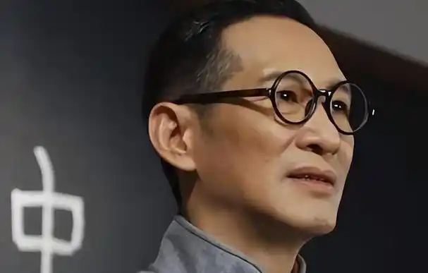 在90年代初,王劲松迎来了他事业的转折点.