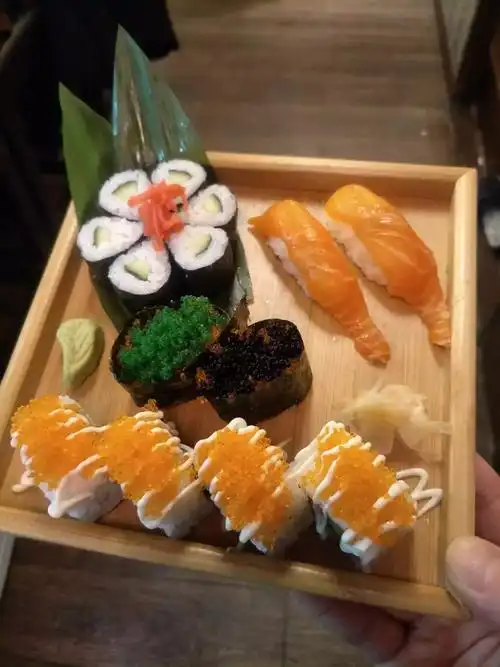 精致的寿司追求的当然不止颜值   我们采用最新鲜的食材,制作口感