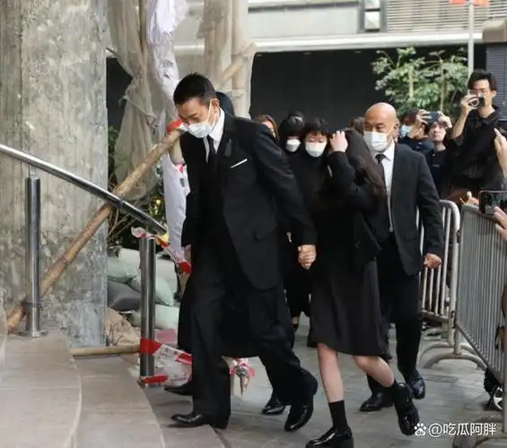 刘德华父亲刘礼于11月20日在家人陪伴中安详去世,刘德华暂停工作回家