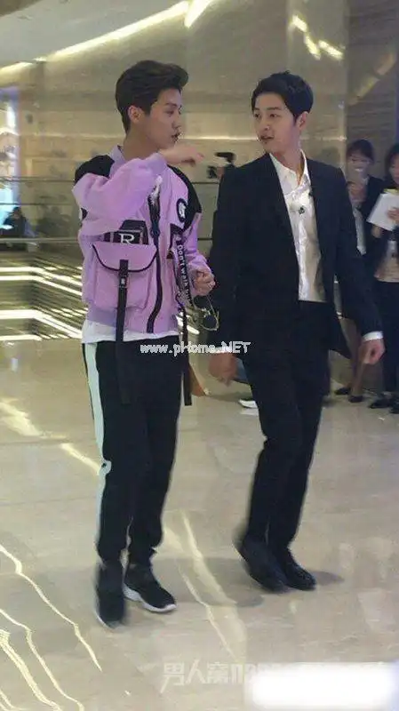 鹿晗真实身高曝光网传鹿晗身高168是真的吗