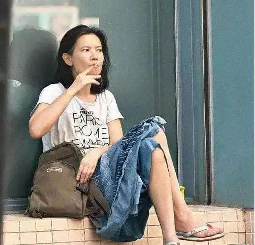 蓝洁瑛那么漂亮为什么没有人爱她