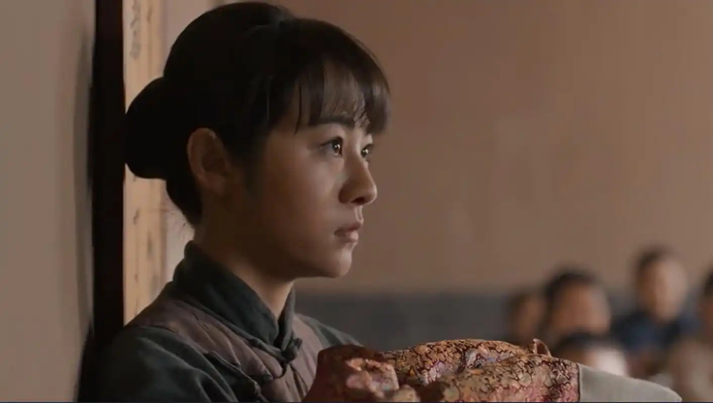 《白鹿原》中:冷秋月刚结婚就守活寡,阴差阳错下和公公有染败露,冷