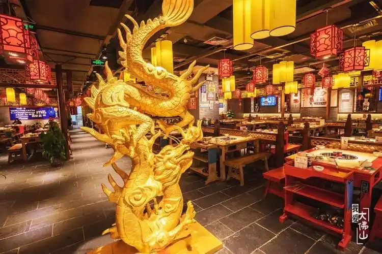 送你红色玫瑰火遍全佛山的大龙燚开整火锅情人节88折减免送随身锅送