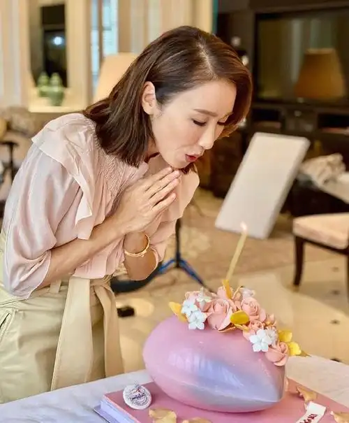 前段时间,就是国庆节那天,黎姿迎来49岁的生日,与家人和朋友们一起