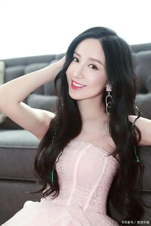 娄艺潇自曝体重快120斤 还自信的说了三遍