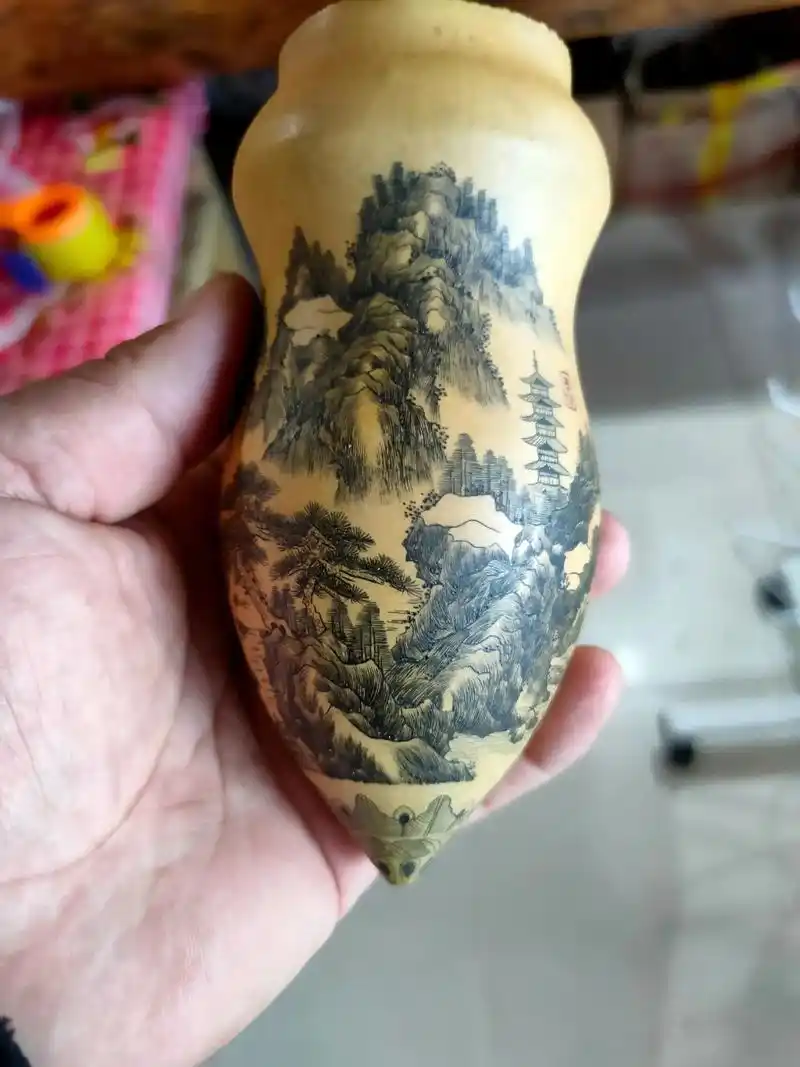 精品微雕蝈蝈葫芦#收藏品 #艺术品 #匠心制作 #纯手工雕刻 - 抖音