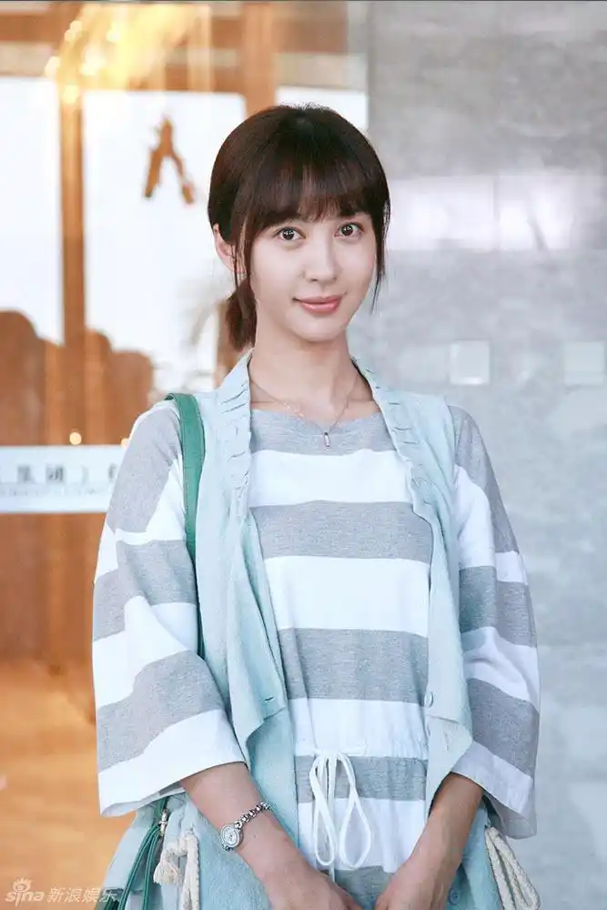 组图:李菲儿《远爱》剧照曝光获赞自然清新_高清图集_新浪网