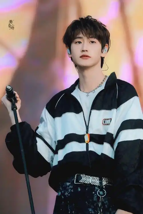 ak刘彰0424毕业快乐