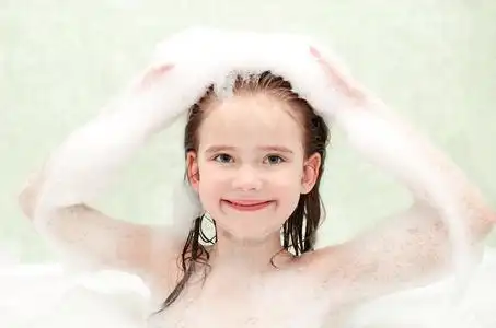 泡沫洗图片-泡沫洗素材-泡沫洗插画-摄图新视界