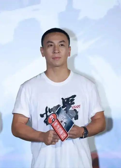 释小龙女儿正面照曝光,活泼可爱,如今他却是身材发福的中年大叔