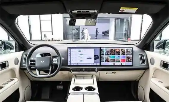 理想l9内饰图具体来看,理想mega的中控台区域搭载了四辐式方向盘,4.