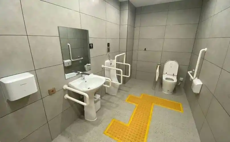 有爱无碍区图书馆无障碍设施改造升级