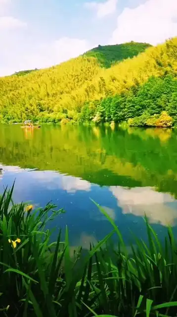 蓝天白云,绿水青山,如此美景真是让人流连忘返啊