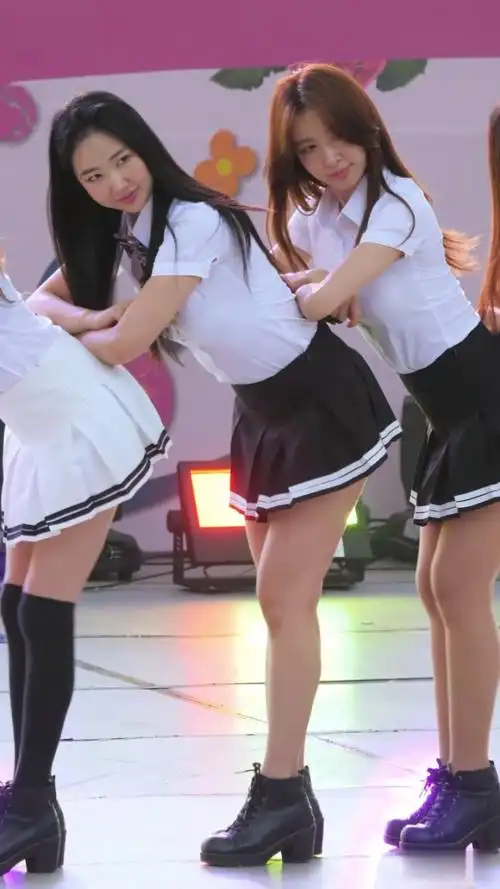 韩国高颜值气质女团中跳舞火辣出名,看了这些,你觉得是真的吗?