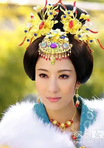 李颖邓捷宫媛陈莎莉岳跃利李杨璐马沂茹蒋依依黄子文王建新安钧璨主演