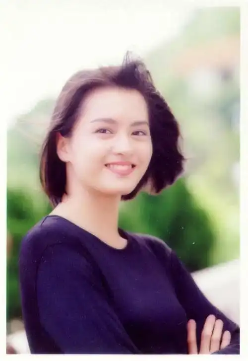 香港一代清纯玉女梁咏琪