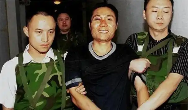 回顾《除暴》吴彦祖角色原型:抢劫8年杀26人,终因情妇露破绽被捕