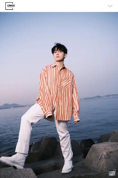 尤长靖海边氛围感写真