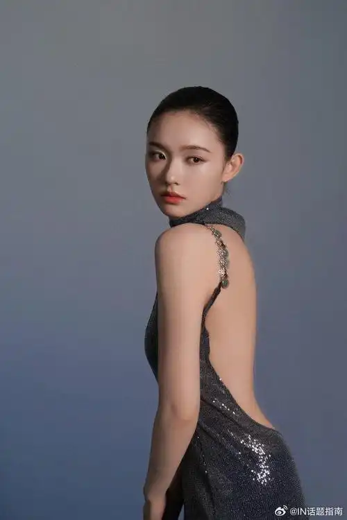 林允和清水淡妆的适配度拉满了,林允白开水伪素颜妆尊嘟可爱~!