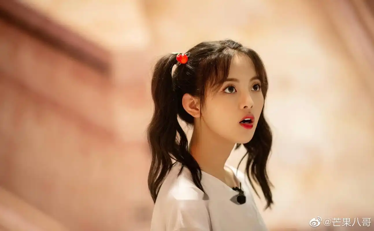 来品品火箭少女101孟美岐,吴宣仪,杨超越,紫宁,赖美云,段奥娟,傅菁