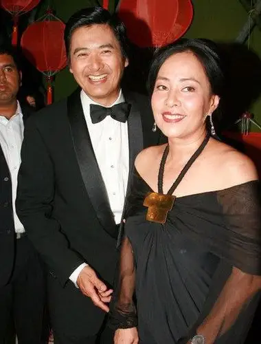 主持人朱桢晒婚纱照 二婚更幸福的名人有谁?