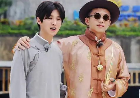 邓超晒照说和鹿晗年龄相仿