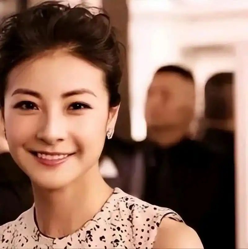 东方卫视美女主持人杨蕾icon闪婚身价十亿的土豆网icon总裁王微icon