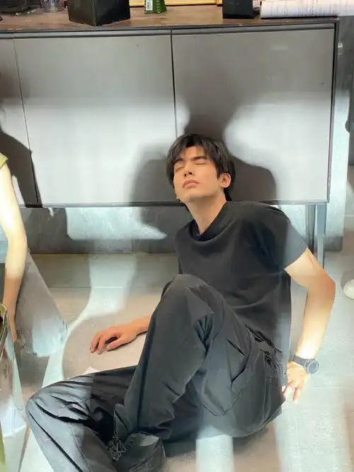 宋威龙 三年不见男大十八变