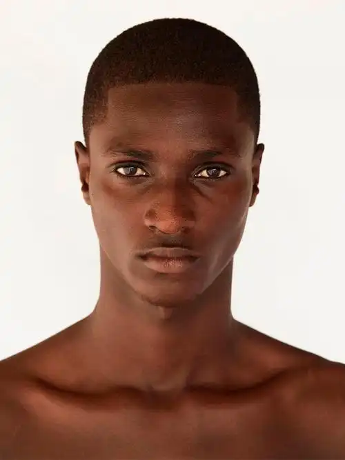 七月 5, 2022出版刊物男模julian schneyder for g