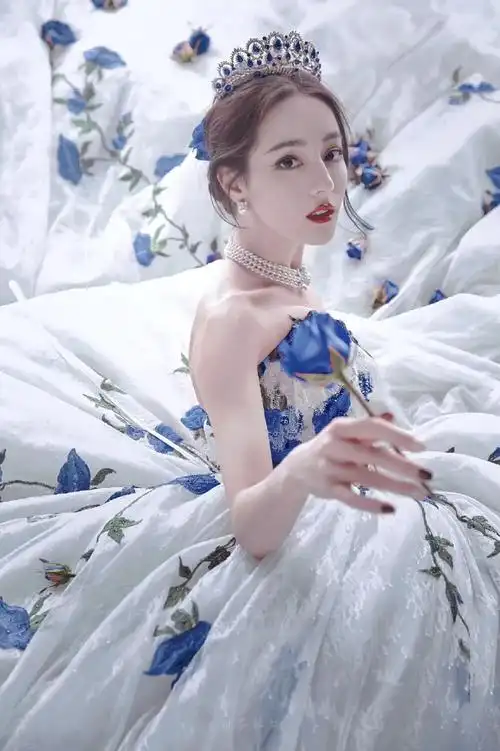 迪丽热巴手机壁纸在所有怦然心动里迪丽热巴依然拔得头筹