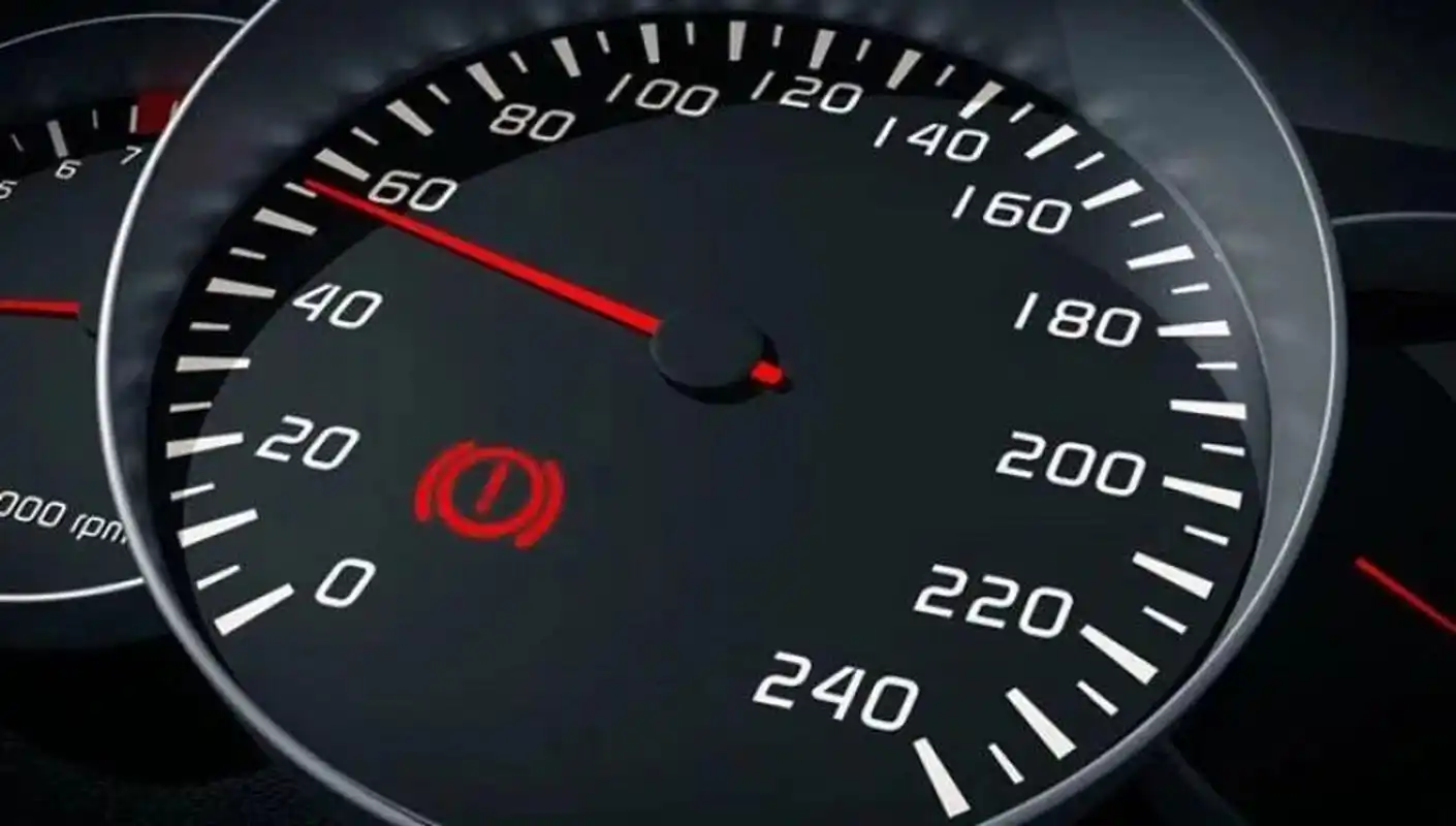 汽车这8个指示灯,一个亮起就赶紧停车 作用:显示车辆发动机内冷却液的