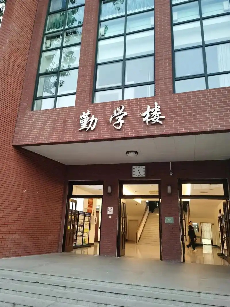 北师大附中,西城区二龙路校区,每周二下午3:20-4:50的 - 抖音