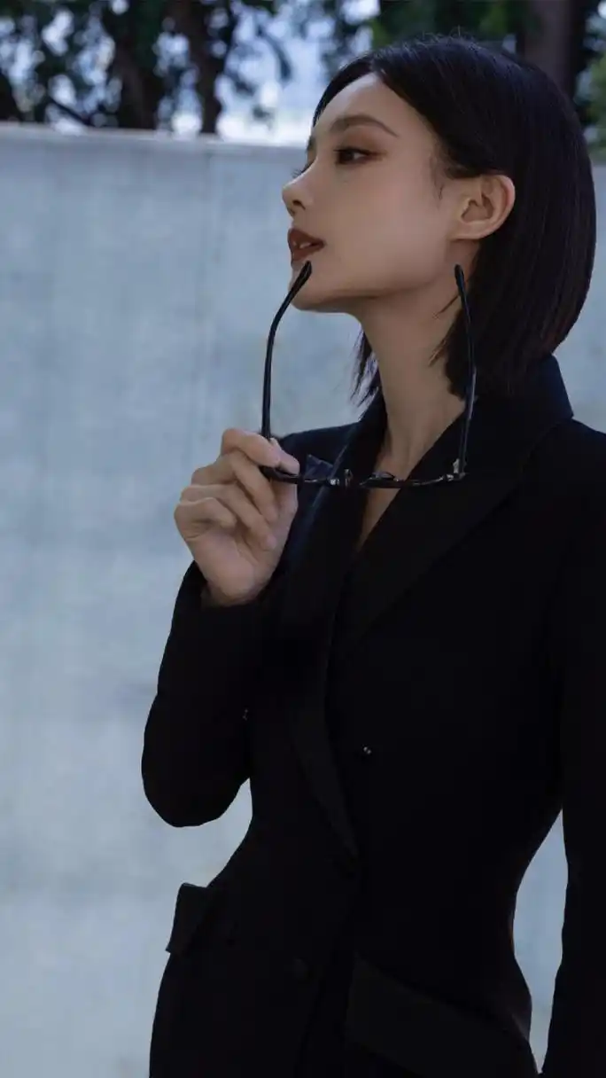 李一桐,齐肩短发(2)