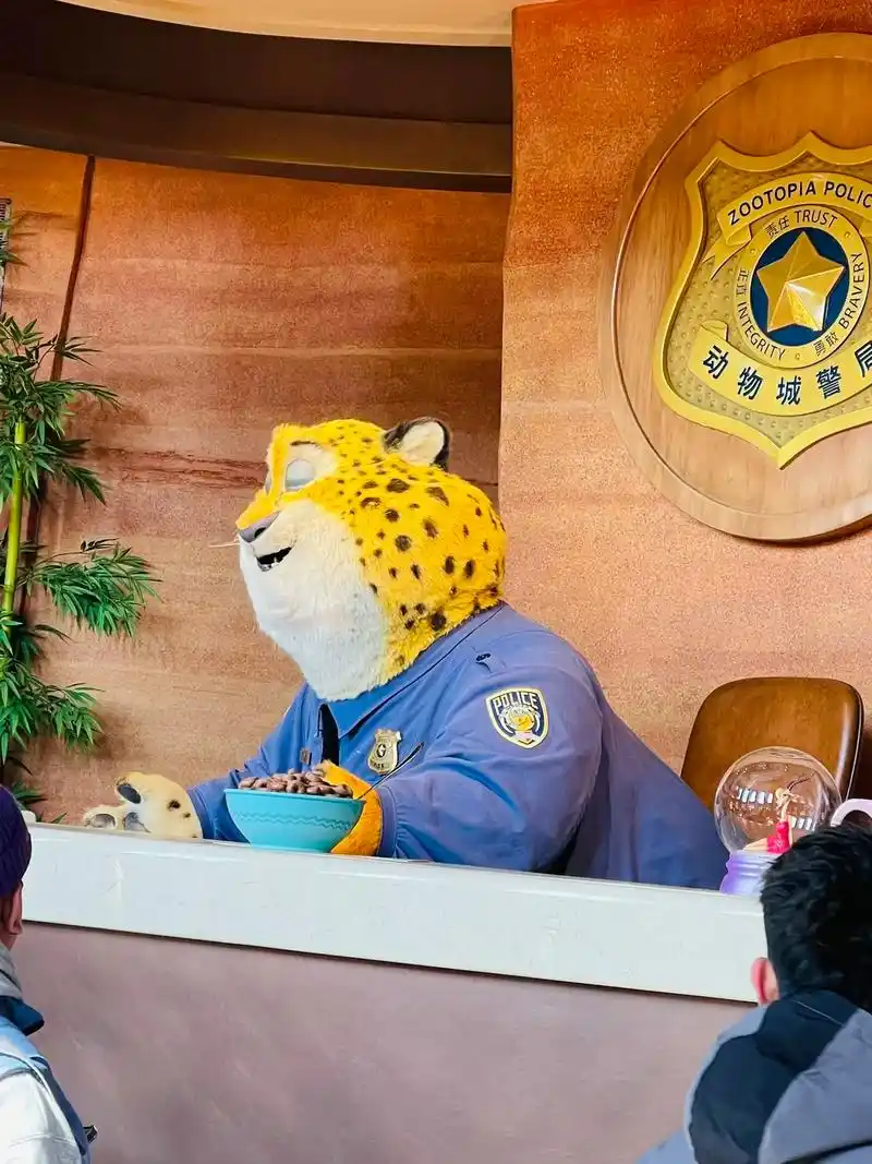 疯狂动物城警局.#上海迪士尼疯狂动物城开园 欢迎各位新警员加 - 抖音