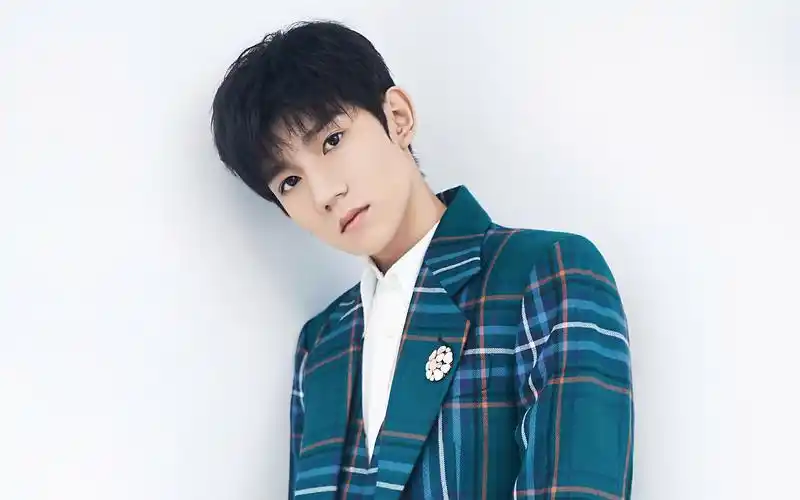 王源六周年帅气图片桌面壁纸